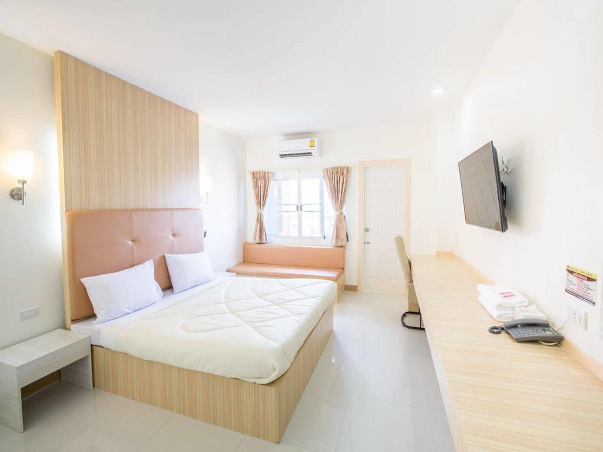 P.A. Thani Hotel Nakhon Sawan Εξωτερικό φωτογραφία