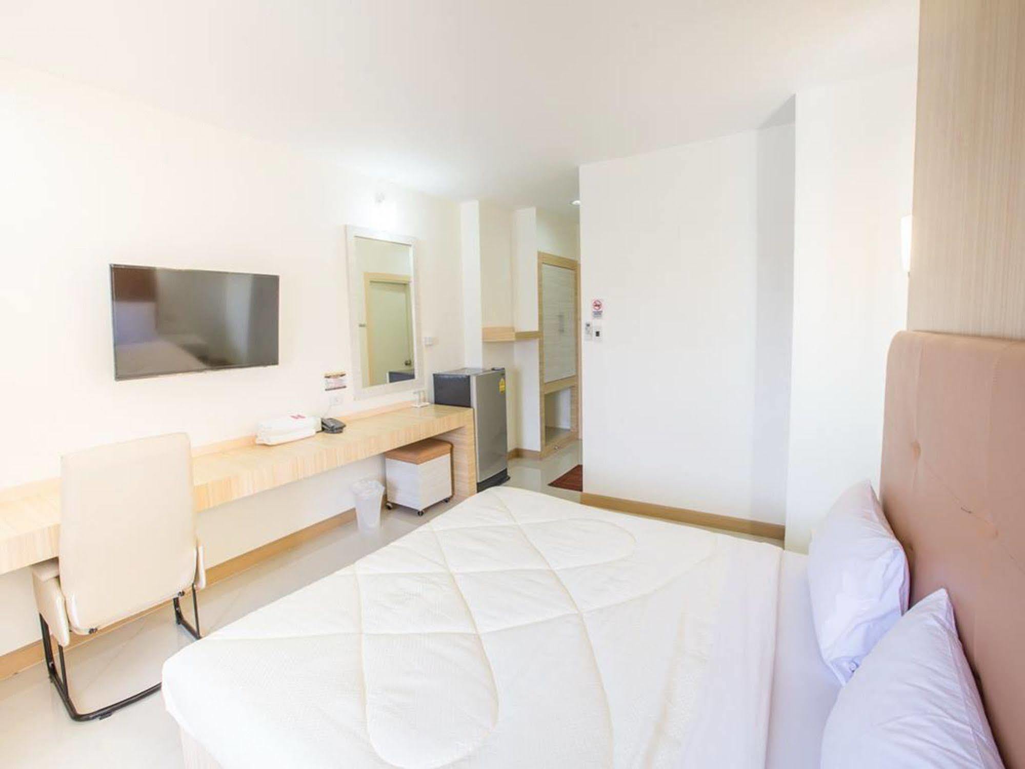 P.A. Thani Hotel Nakhon Sawan Εξωτερικό φωτογραφία