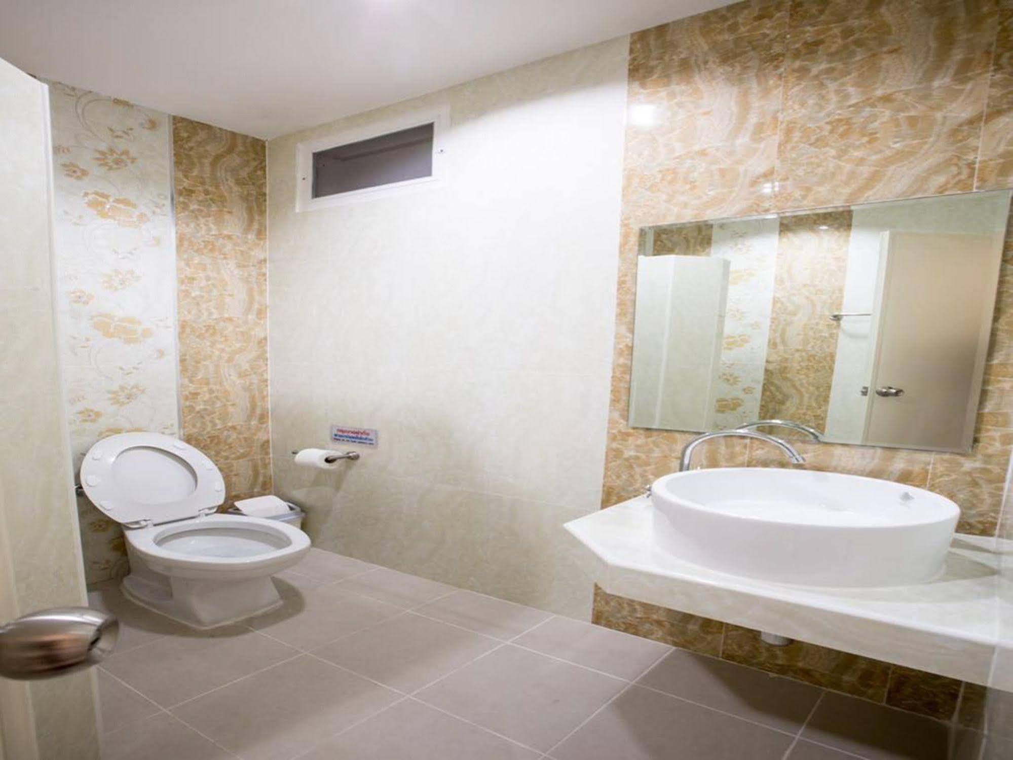 P.A. Thani Hotel Nakhon Sawan Εξωτερικό φωτογραφία