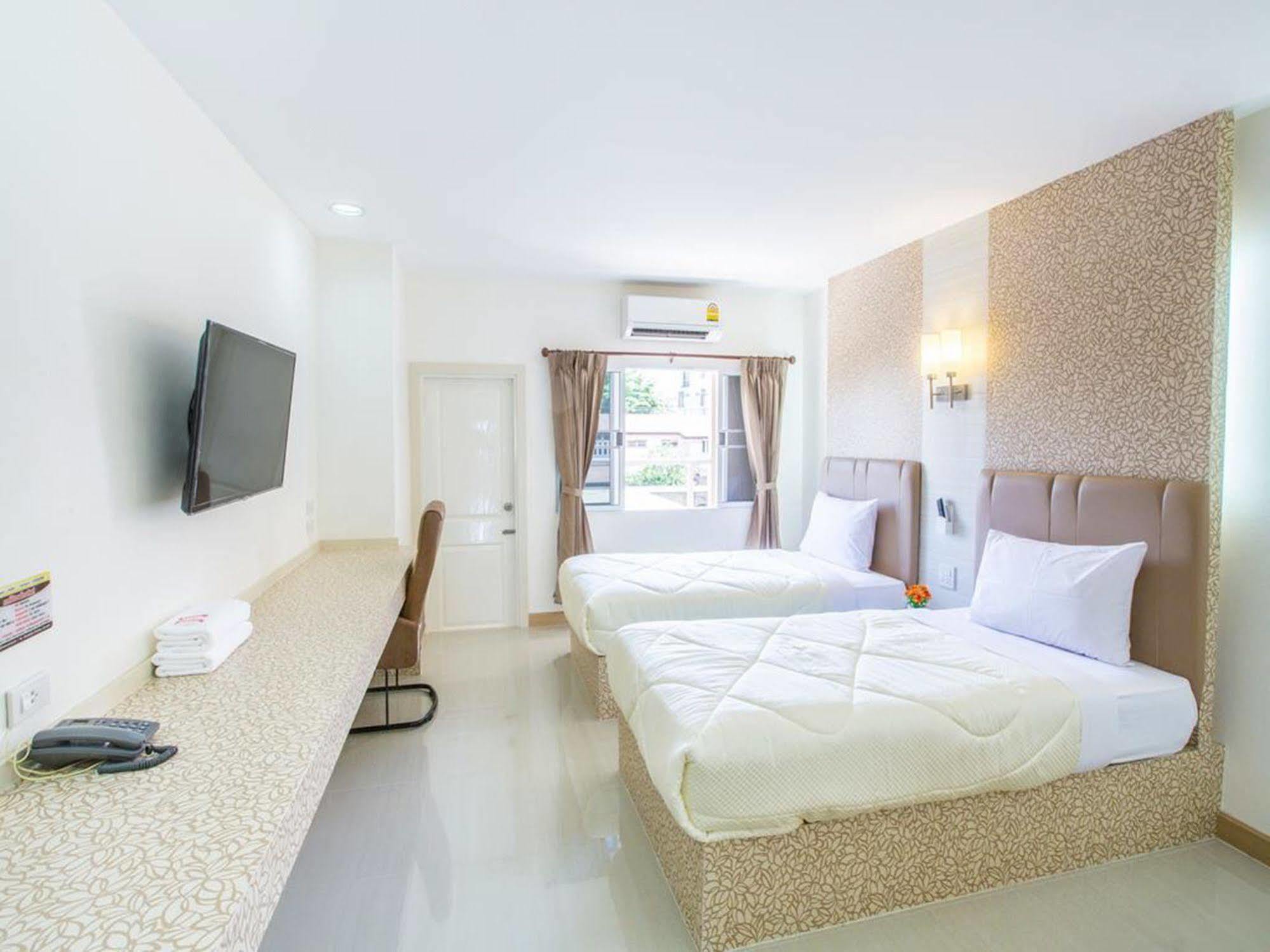 P.A. Thani Hotel Nakhon Sawan Εξωτερικό φωτογραφία