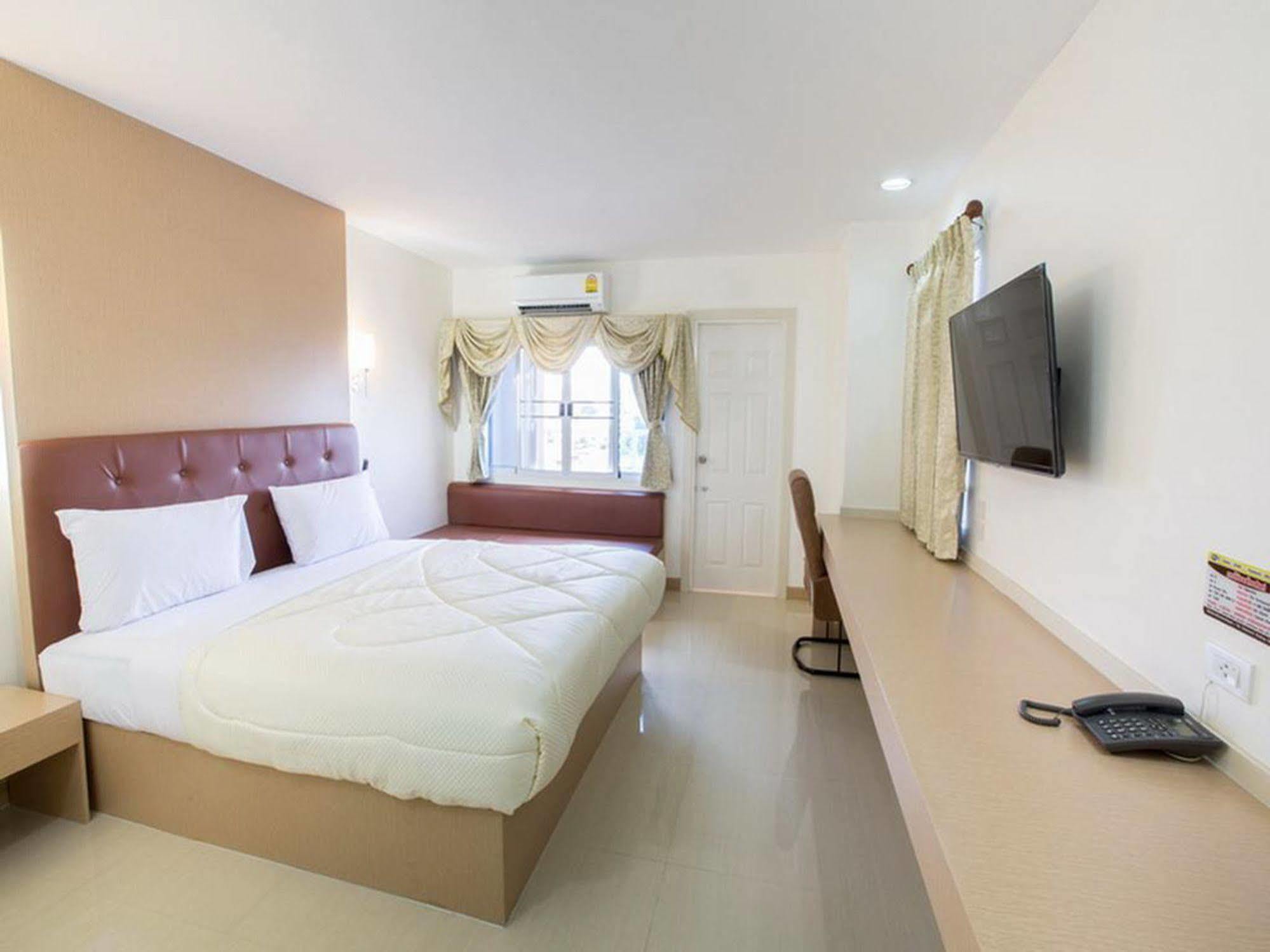 P.A. Thani Hotel Nakhon Sawan Εξωτερικό φωτογραφία